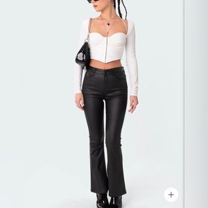 Body flattering leather pants!! Soooo cute💗💗